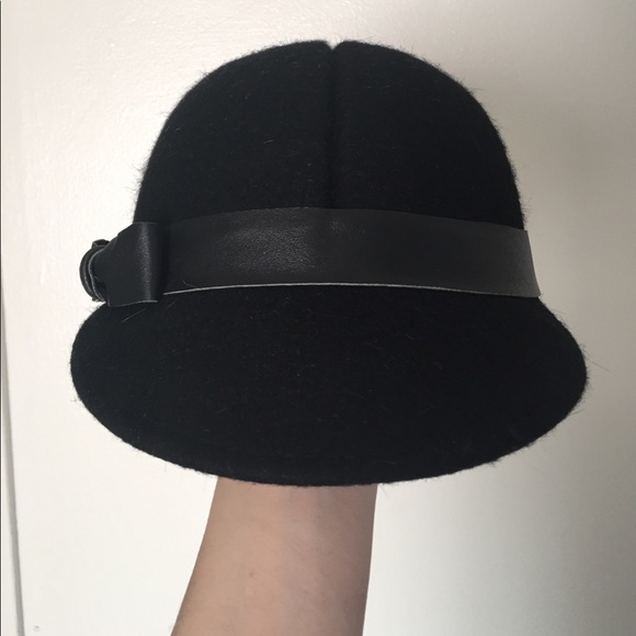 Badgley Mischka Black Wool Cap w/Leather Bow - Picture 2 of 5